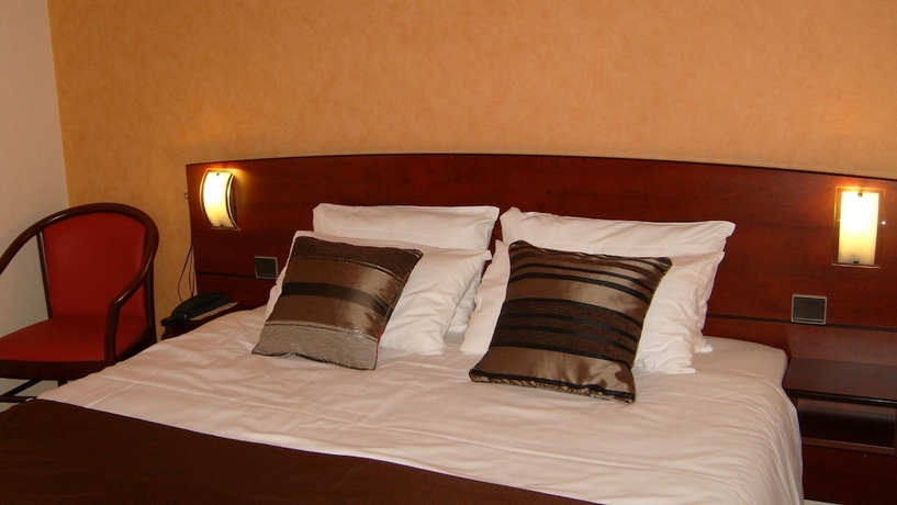 Imagen de la habitación del Hotel Citotel Saint Jacques. Foto 4