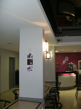 Imagen del bar/restaurante del Hotel Citotel Saint Jacques. Foto 3