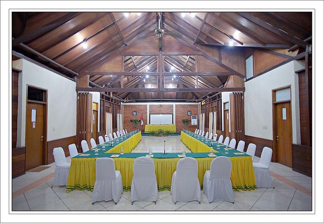 Imagen de los exteriores del Hotel Citra Cikopo. Foto 8