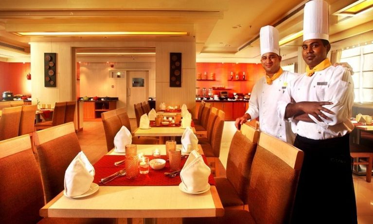 Imagen del bar/restaurante del Hotel Citrus Classic Outer Ring Road Bengaluru. Foto 7