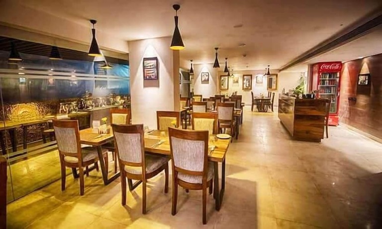 Imagen del bar/restaurante del Hotel Citrus Prime, Candolim. Foto 15
