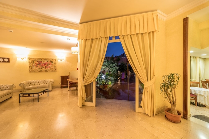 Imagen de los interiores del Hotel Città 2000. Foto 18