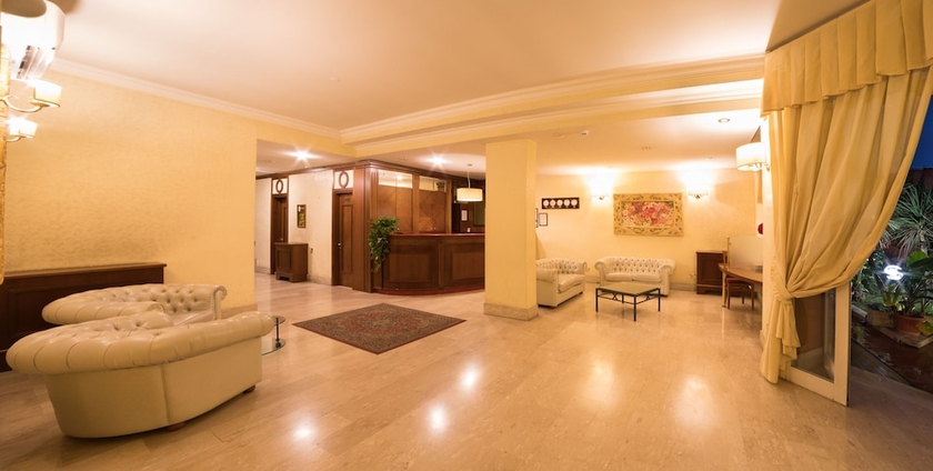 Imagen de los interiores del Hotel Città 2000. Foto 19