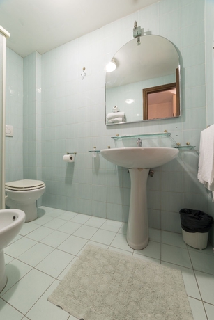 Imagen de la habitación del Hotel Città 2000. Foto 17