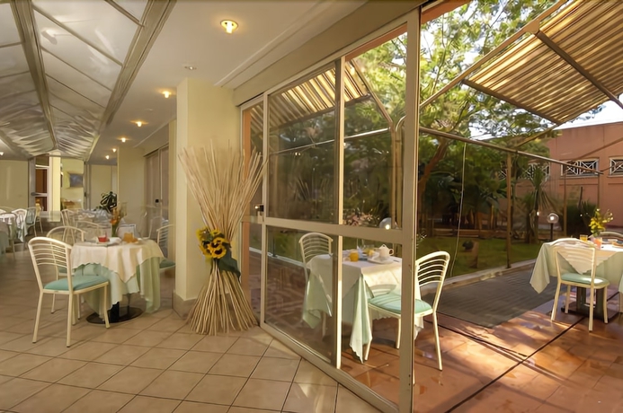 Imagen del bar/restaurante del Hotel Città 2000. Foto 3