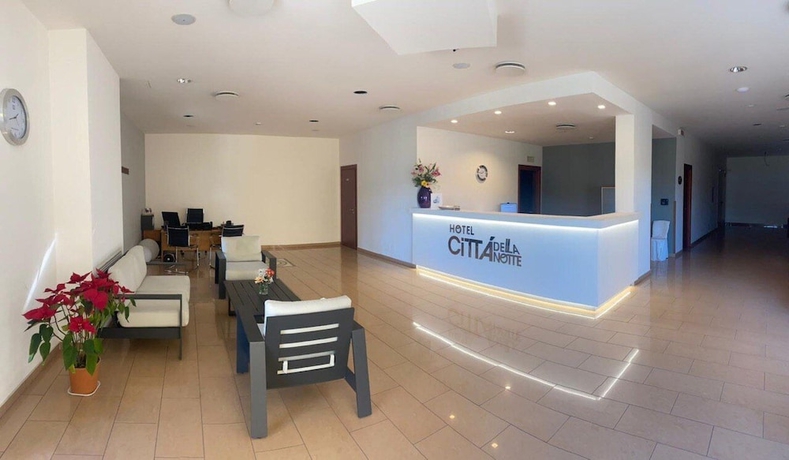 Imagen de los interiores del Hotel Città Della Notte. Foto 19