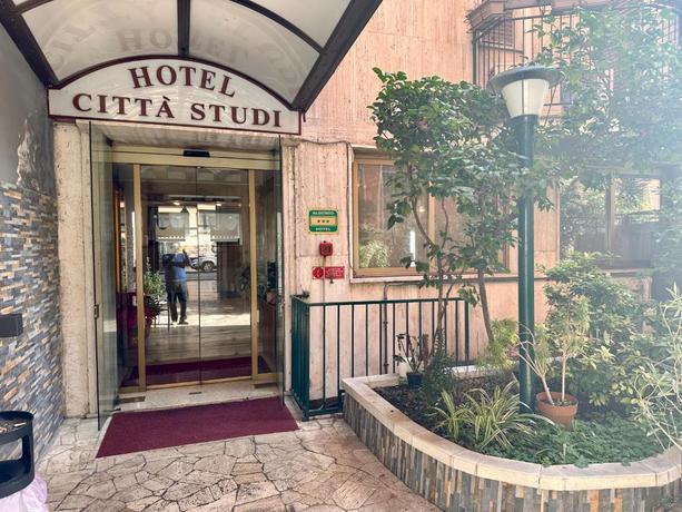 Imagen de los exteriores del Hotel Citt&agrave; Studi. Foto 12