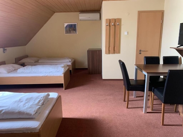 Imagen de la habitación del Hotel City Agoston. Foto 7