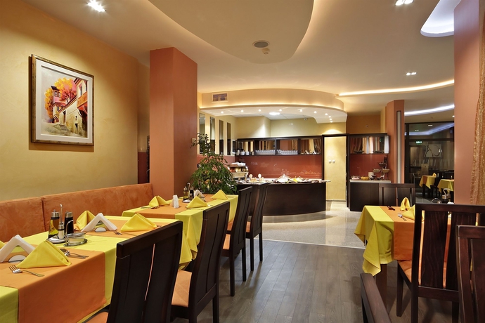 Imagen del bar/restaurante del Hotel City Avenue By Hmg. Foto 8