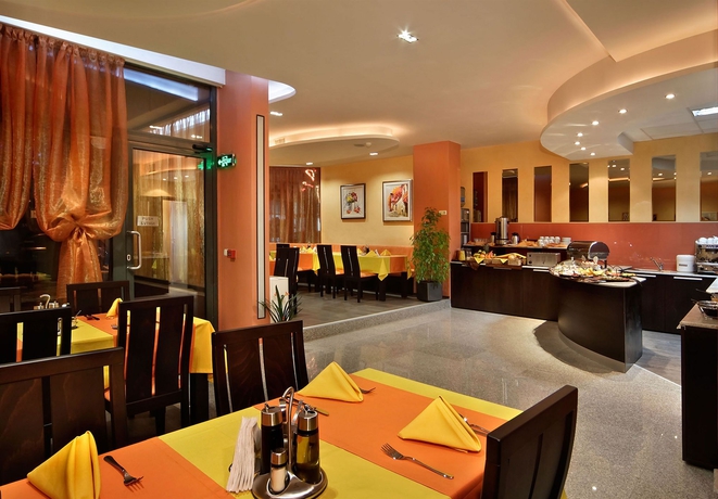 Imagen del bar/restaurante del Hotel City Avenue By Hmg. Foto 10