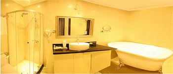 Imagen del bar/restaurante del Hotel City Bay Palace. Foto 3