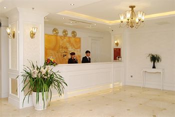 Imagen de la habitación del Hotel City Bay Palace. Foto 13