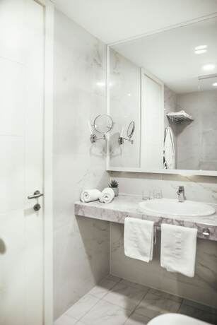 Imagen general del Hotel City Beach Apartments Makarska. Foto 3