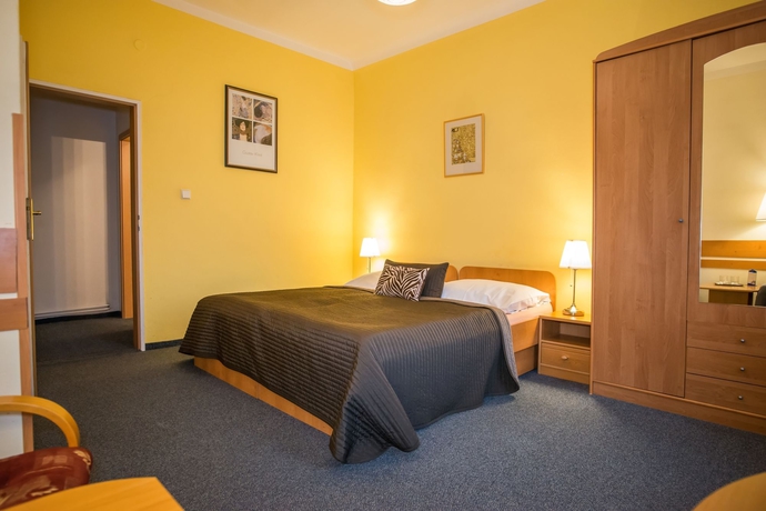 Imagen de la habitación del Hotel City Bell. Foto 16