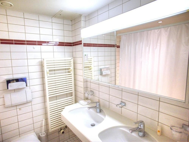 Imagen de la habitación del Hotel City Biel Bienne. Foto 13