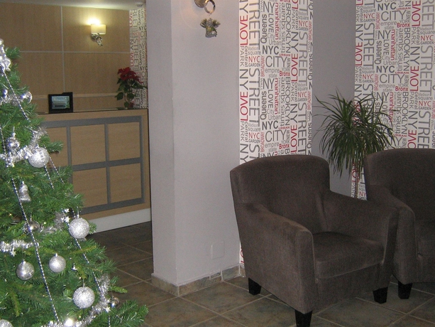 Imagen de los interiores del Hotel City Bucharest. Foto 14