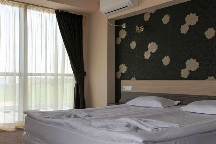 Imagen de la habitación del Hotel City, Burgas/ Mar Negro. Foto 14
