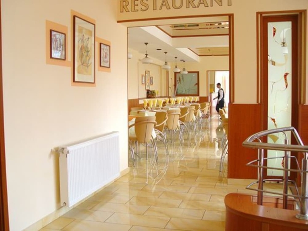 Imagen del bar/restaurante del Hotel City Center Brasov. Foto 6