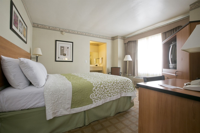 Imagen de la habitación del Hotel City Center Inn and Suites. Foto 2