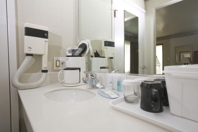 Imagen de la habitación del Hotel City Center Inn and Suites. Foto 14