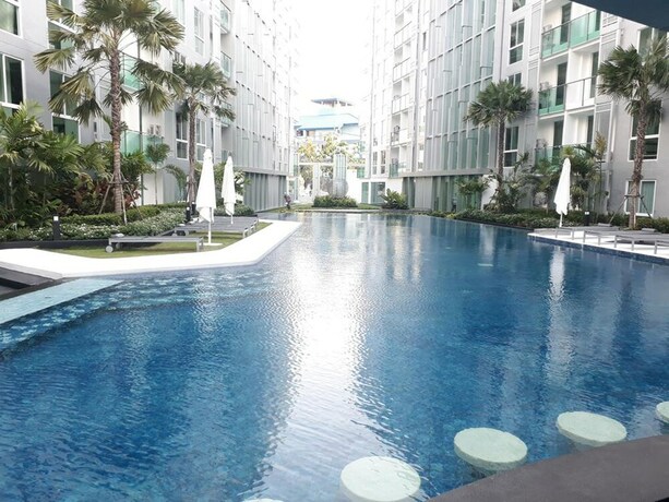 Imagen de la piscina del Hotel City Center Residence By Psr Asia. Foto 39