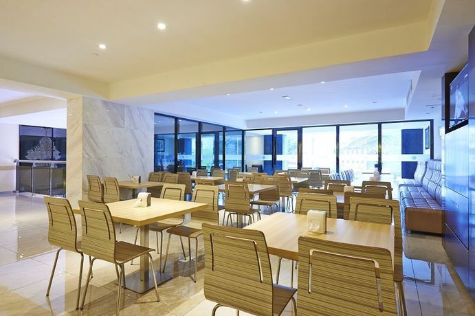 Imagen de la habitación del Hotel City Comfort. Foto 7