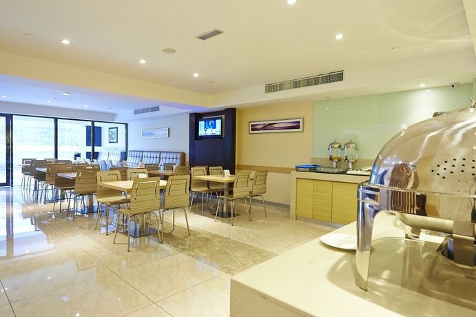 Imagen de la habitación del Hotel City Comfort. Foto 8