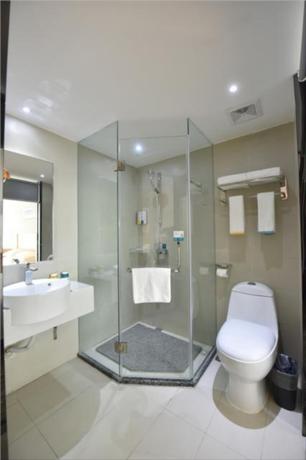 Imagen general del Hotel City Comfort Inn Chongqing Lianglukou Metro Station. Foto 4