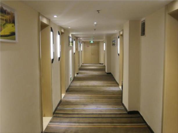 Imagen general del Hotel City Comfort Inn Dengfeng Shaolin Temple. Foto 2