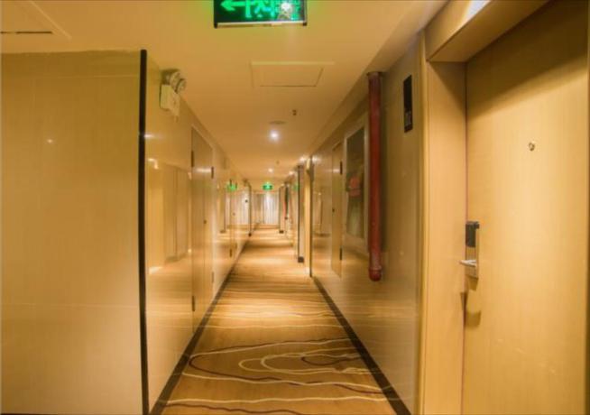 Imagen general del Hotel City Comfort Inn Liuzhou Wuxing Walking Street Zhonghuan Tower. Foto 2