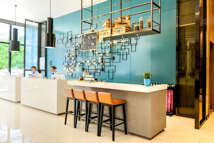 Imagen de los interiores del Hotel City Comfort Inn Maoming Railway Station Wenming R. Foto 12