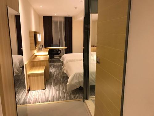 Imagen de la habitación del Hotel City Comfort Inn Plaza. Foto 9