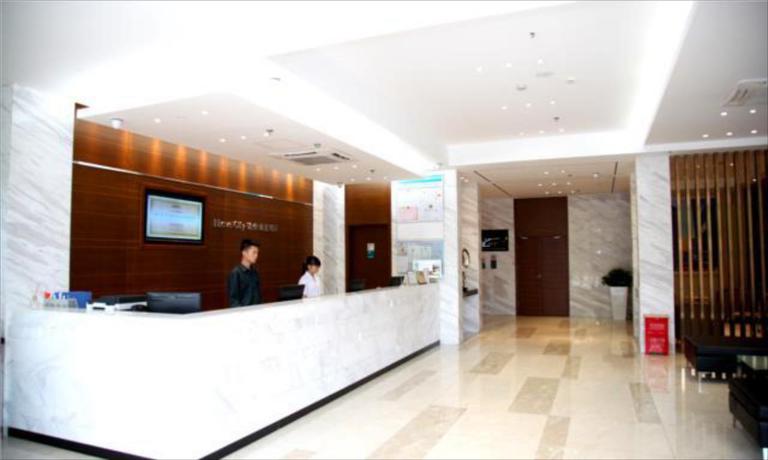 Imagen general del Hotel City Comfort Inn Wuhan Miaoshan. Foto 2