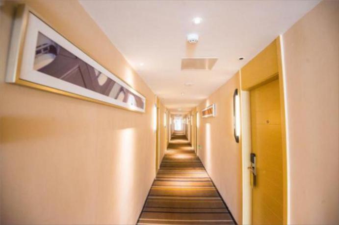 Imagen general del Hotel City Comfort Inn Zhenjiang Dashikou Suning Plaza. Foto 2