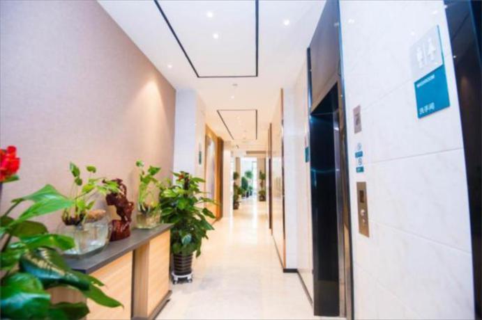 Imagen general del Hotel City Comfort Inn Zhenjiang Dashikou Suning Plaza. Foto 5