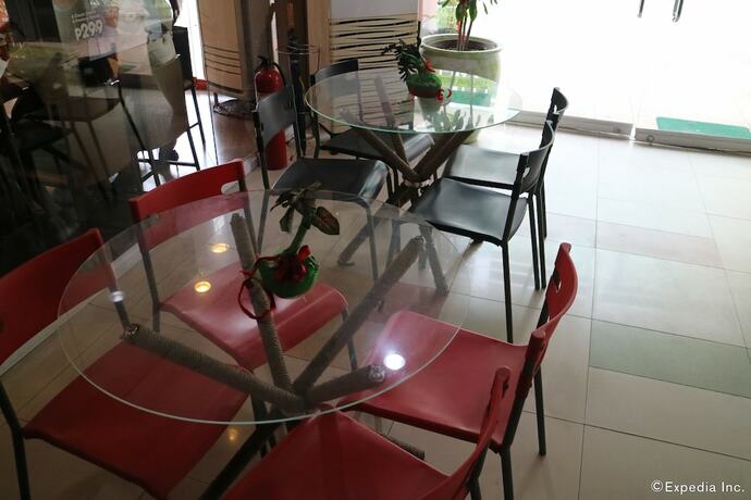 Imagen del bar/restaurante del Hotel City Corporate Inn. Foto 11