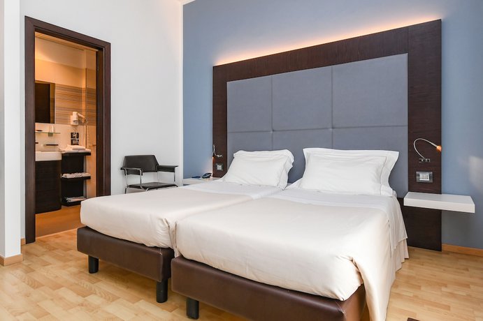 Imagen de la habitación del Hotel City, Desenzano del Garda. Foto 4