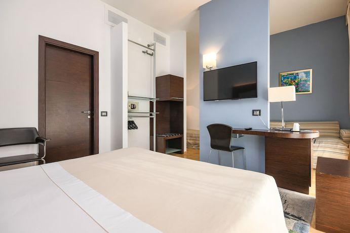 Imagen de la habitación del Hotel City, Desenzano del Garda. Foto 5