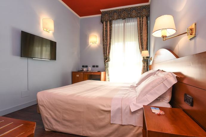 Imagen de la habitación del Hotel City, Desenzano del Garda. Foto 6