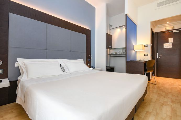 Imagen de la habitación del Hotel City, Desenzano del Garda. Foto 8