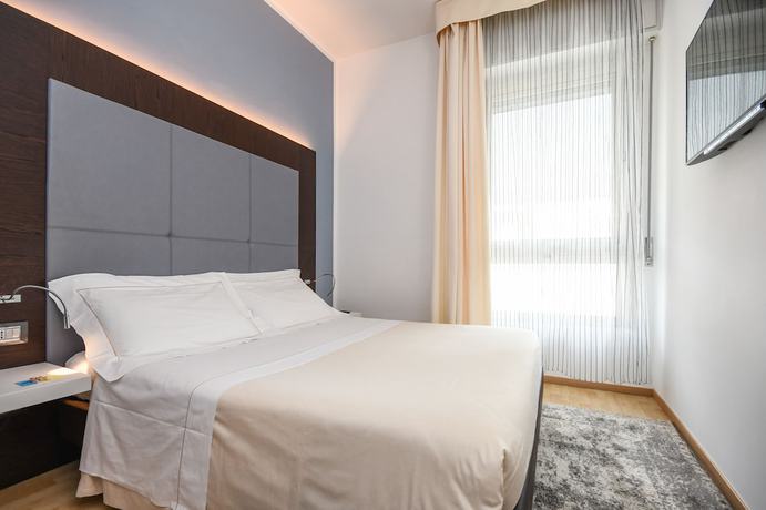 Imagen de la habitación del Hotel City, Desenzano del Garda. Foto 13