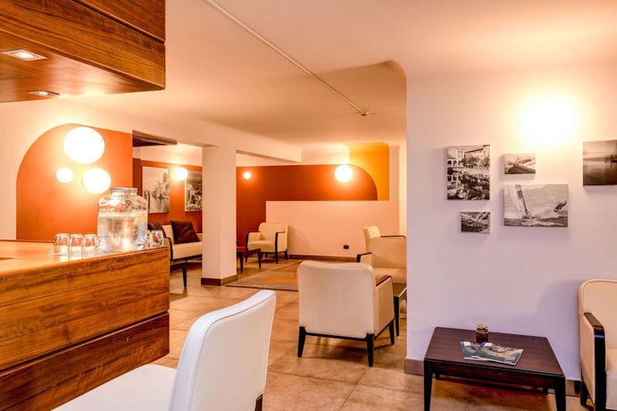 Imagen del bar/restaurante del Hotel City, Desenzano del Garda. Foto 1