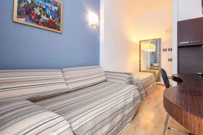 Imagen de la habitación del Hotel City, Desenzano del Garda. Foto 14