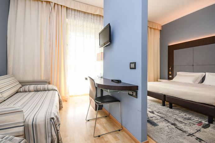 Imagen de la habitación del Hotel City, Desenzano del Garda. Foto 16