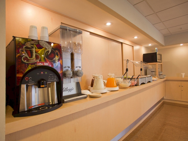 Imagen del bar/restaurante del Hotel City Express By Marriott Campeche. Foto 3