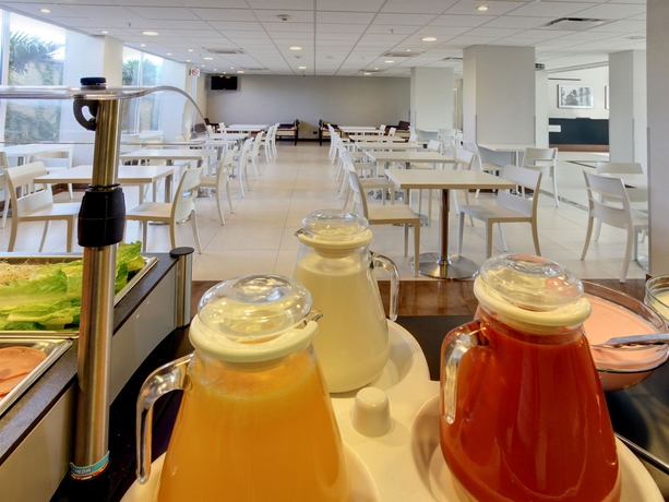 Imagen del bar/restaurante del Hotel City Express By Marriott Cancun. Foto 4