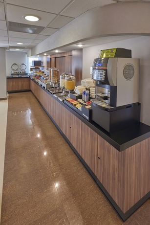Imagen del bar/restaurante del Hotel City Express By Marriott Celaya Parque. Foto 4