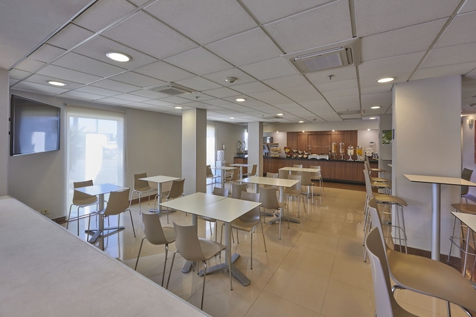 Imagen del bar/restaurante del Hotel City Express By Marriott Celaya Parque. Foto 5