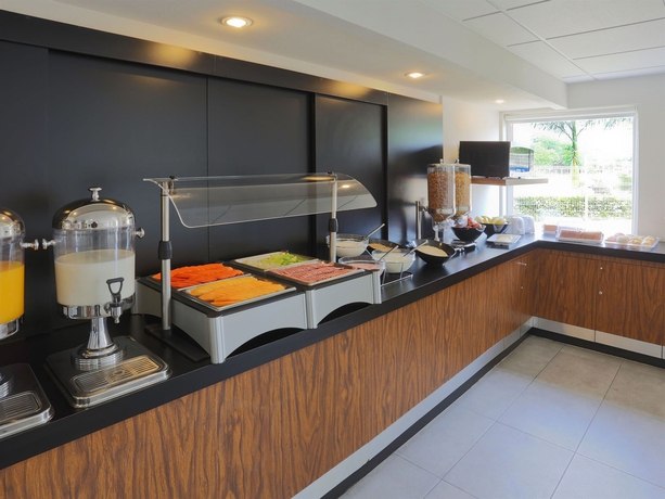 Imagen del bar/restaurante del Hotel City Express By Marriott Chetumal. Foto 5