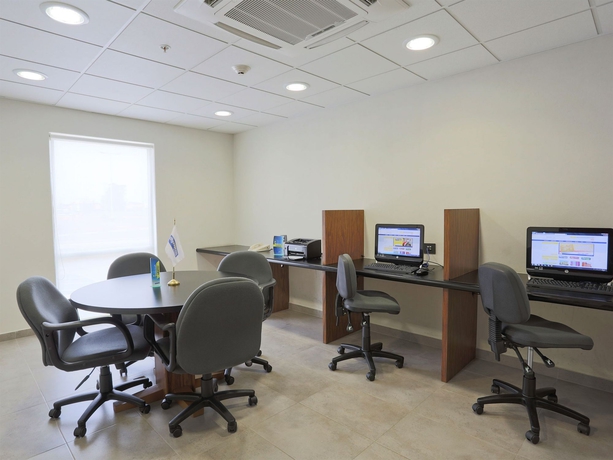 Imagen de los interiores del Hotel City Express By Marriott Chetumal. Foto 16